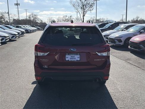 Used 2021 Subaru Forester Premium image 6