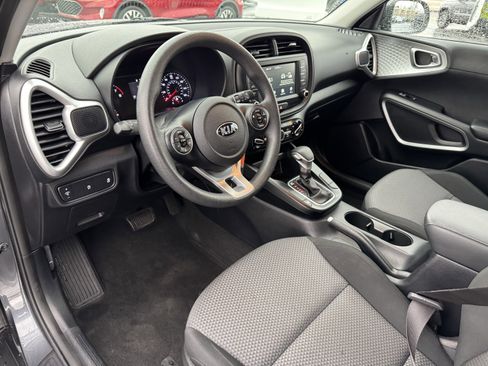 Used 2020 Kia Soul LX image 27
