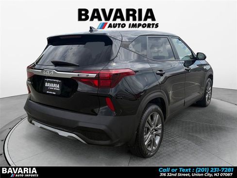 Used 2023 Kia Seltos LX AWD/4WD image 5