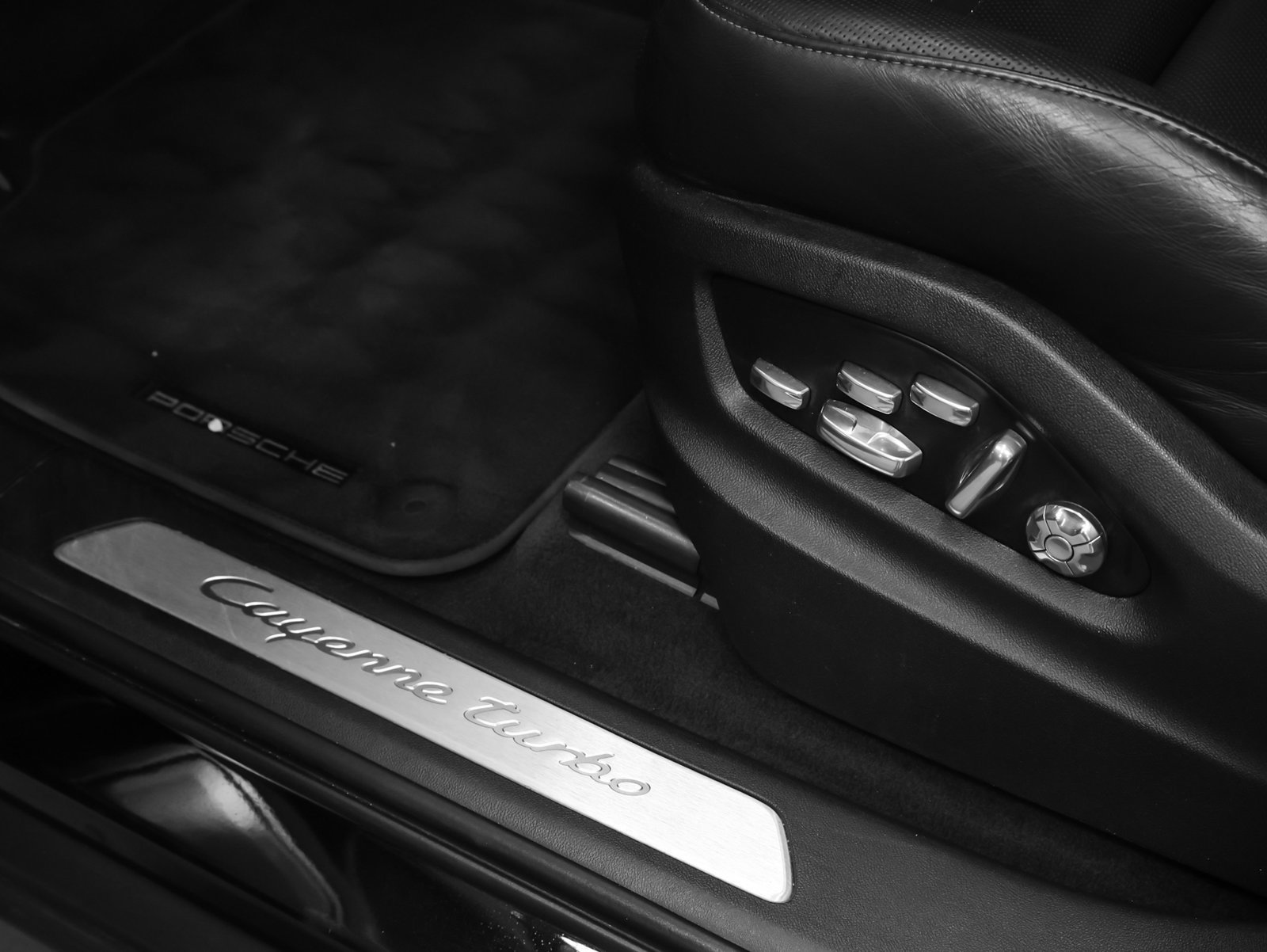Certified 2021 Porsche Cayenne Turbo AWD/4WD image 29