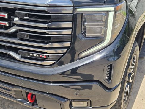 Used 2023 GMC Sierra 1500 AT4 w/ Technology Package AWD/4WD image 10