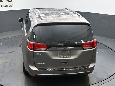 Used 2018 Chrysler Pacifica Touring-L Plus w/ Tire & Wheel Group image 58