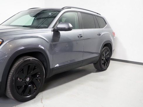 Used 2025 Volkswagen Atlas SE w/ Panoramic Sunroof Package FWD image 46