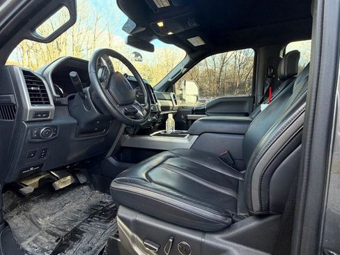 Used 2022 Ford F250 Platinum image 3