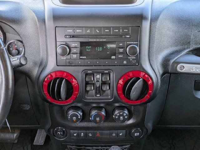 Used 2017 Jeep Wrangler Unlimited Sahara w/ Connectivity Group AWD/4WD image 18