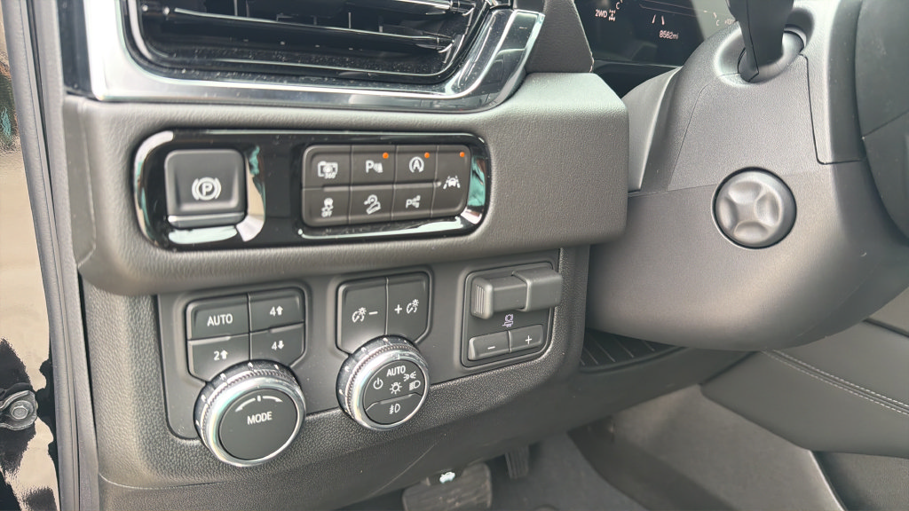 Used 2026 GMC Yukon Denali w/ Advanced Technology Package AWD/4WD image 30