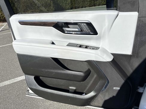 Used 2025 Chevrolet Tahoe Premier image 18