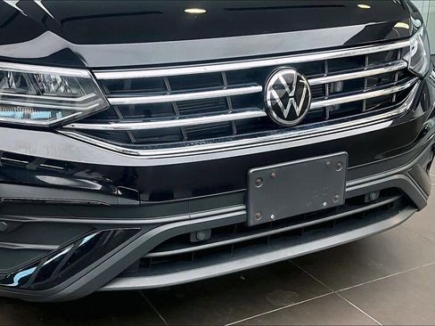 Used 2022 Volkswagen Tiguan SE image 32