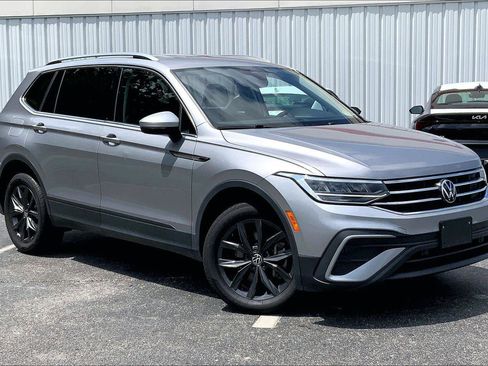 Used 2024 Volkswagen Tiguan SE AWD/4WD image 29