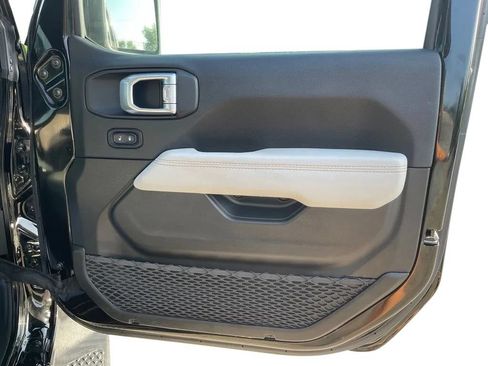 Used 2022 Jeep Gladiator High Altitude AWD/4WD image 19