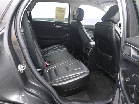 Used 2020 Ford Edge Titanium image 29