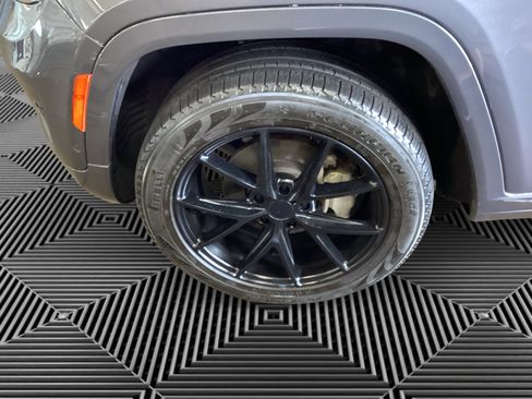 Used 2023 Jeep Grand Cherokee Overland w/ Luxury Tech Group IV AWD/4WD image 14