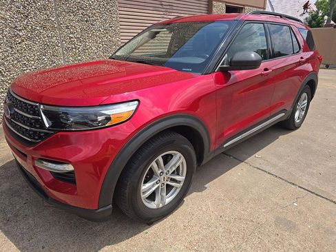 Used 2020 Ford Explorer XLT w/ Equipment Group 202A RWD image 2
