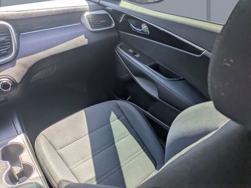 Used 2019 Kia Sorento L FWD image 17