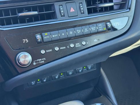 Used 2024 Lexus ES 350 Ultra Luxury w/ Accessory Package (Z2) image 38