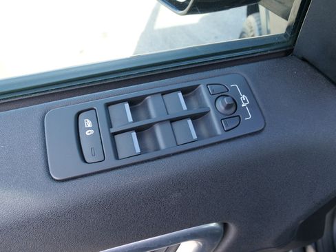 Used 2019 Land Rover Discovery Sport SE image 19