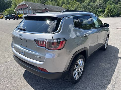 Used 2022 Jeep Compass Latitude w/ Sun and Sound Group image 3