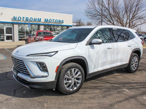 Used 2025 Buick Enclave Preferred AWD/4WD image 3