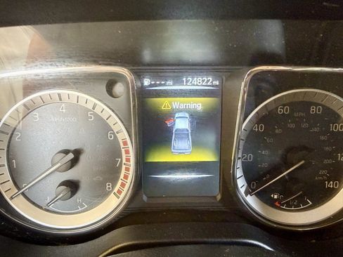Used 2017 Nissan Titan SV RWD image 19