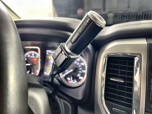 Used 2017 Nissan Titan SV image 21