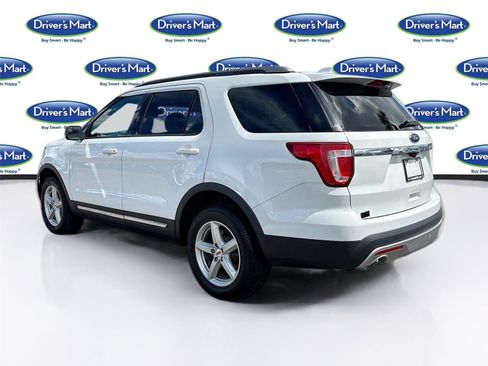 Used 2017 Ford Explorer XLT image 6