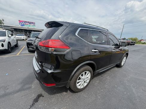 Used 2017 Nissan Rogue SV FWD image 3