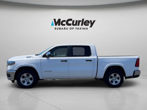 Used 2025 RAM 1500 Big Horn AWD/4WD image 3