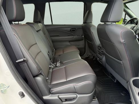 Used 2024 Honda Passport Black Edition image 12