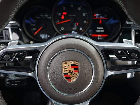 Used 2017 Porsche Macan AWD/4WD image 27