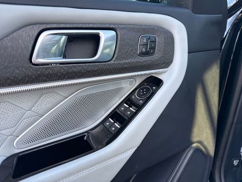 Used 2025 Ford Explorer Platinum w/ LUX Leather Package image 36