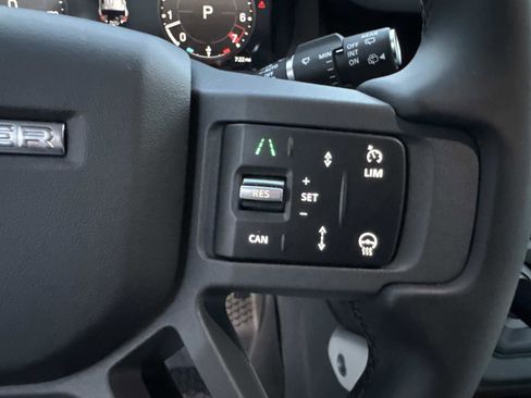 New 2025 Land Rover Defender 110 S AWD/4WD image 29