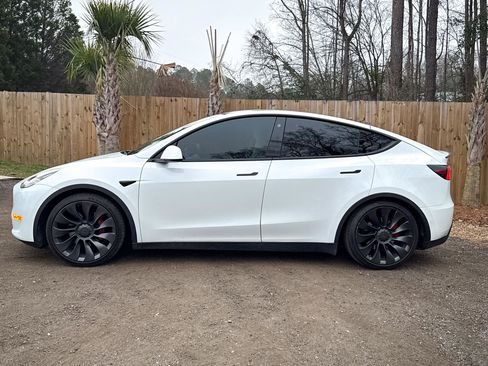Used 2022 Tesla Model Y Performance image 6