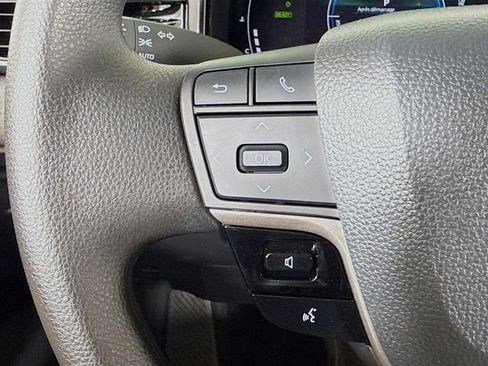 Used 2025 Toyota Camry LE image 12