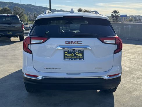 Used 2024 GMC Terrain SLT image 5