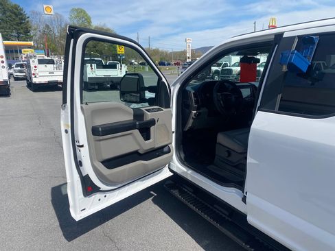 Used 2018 Ford F250 XL w/ Power Equipment Group image 6