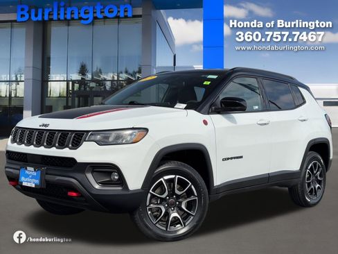 Used 2025 Jeep Compass Trailhawk AWD/4WD image 1