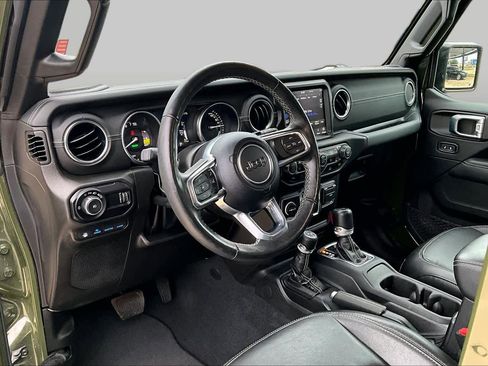 Used 2023 Jeep Wrangler Unlimited Sahara w/ Cold Weather Group AWD/4WD image 18