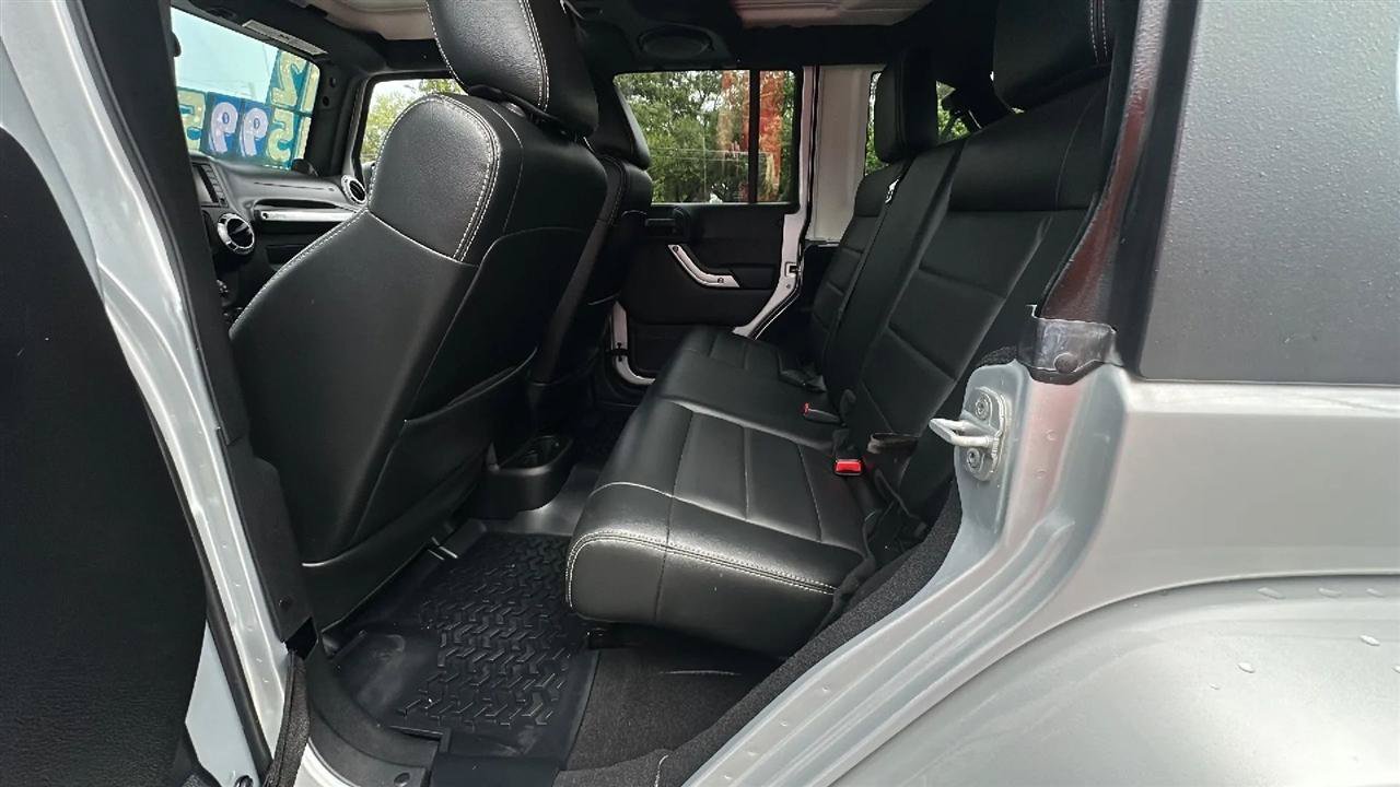 Used 2012 Jeep Wrangler Unlimited Sahara w/ Max Tow Pkg AWD/4WD image 28