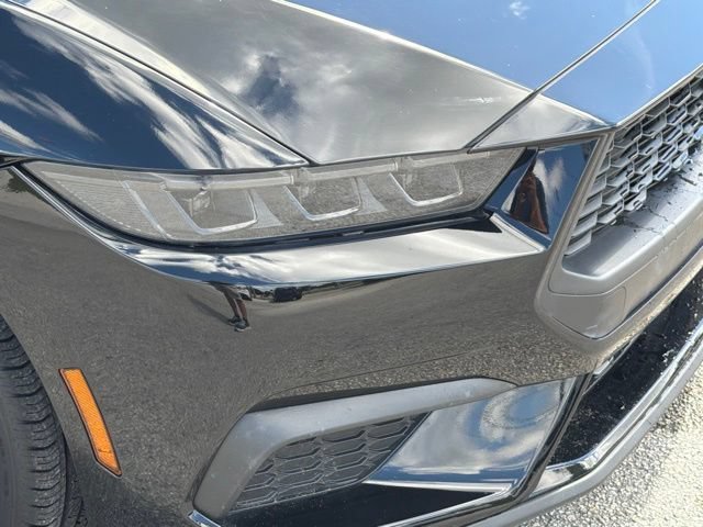 Used 2025 Ford Mustang Coupe RWD image 9