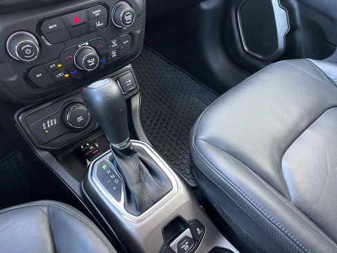 Used 2022 Jeep Renegade Limited AWD/4WD image 23