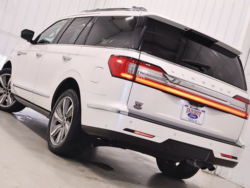 Used 2018 Lincoln Navigator Reserve w/ Technology Package AWD/4WD image 16