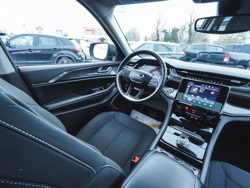 Used 2022 Jeep Grand Cherokee L Laredo w/ Luxury Tech Group I image 39