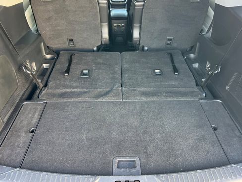 Used 2022 Ford Explorer XLT w/ Equipment Group 202A image 18