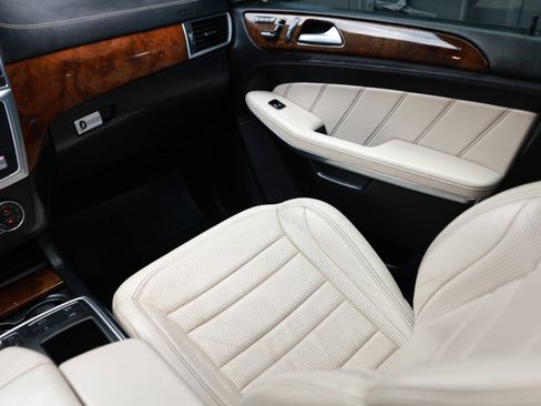 Used 2015 Mercedes-Benz GL 63 AMG 4MATIC image 27