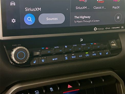 Used 2024 Toyota Tundra Limited image 15