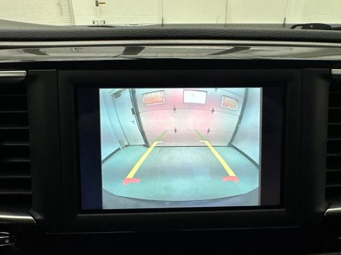 Used 2020 Chrysler Pacifica Touring-L FWD image 23