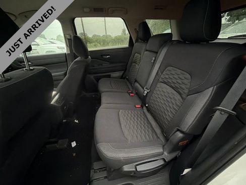 Used 2022 Nissan Pathfinder SV FWD image 13