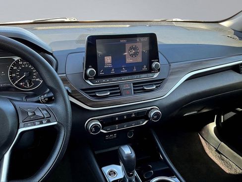 Used 2024 Nissan Altima 2.5 SV image 10