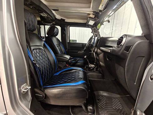 Used 2014 Jeep Wrangler Unlimited Sport w/ Connectivity Group AWD/4WD image 18