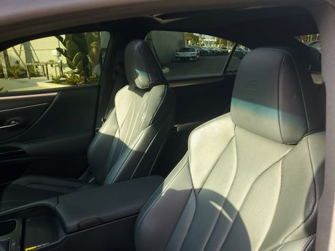 Certified 2023 Lexus ES 350 F Sport image 17